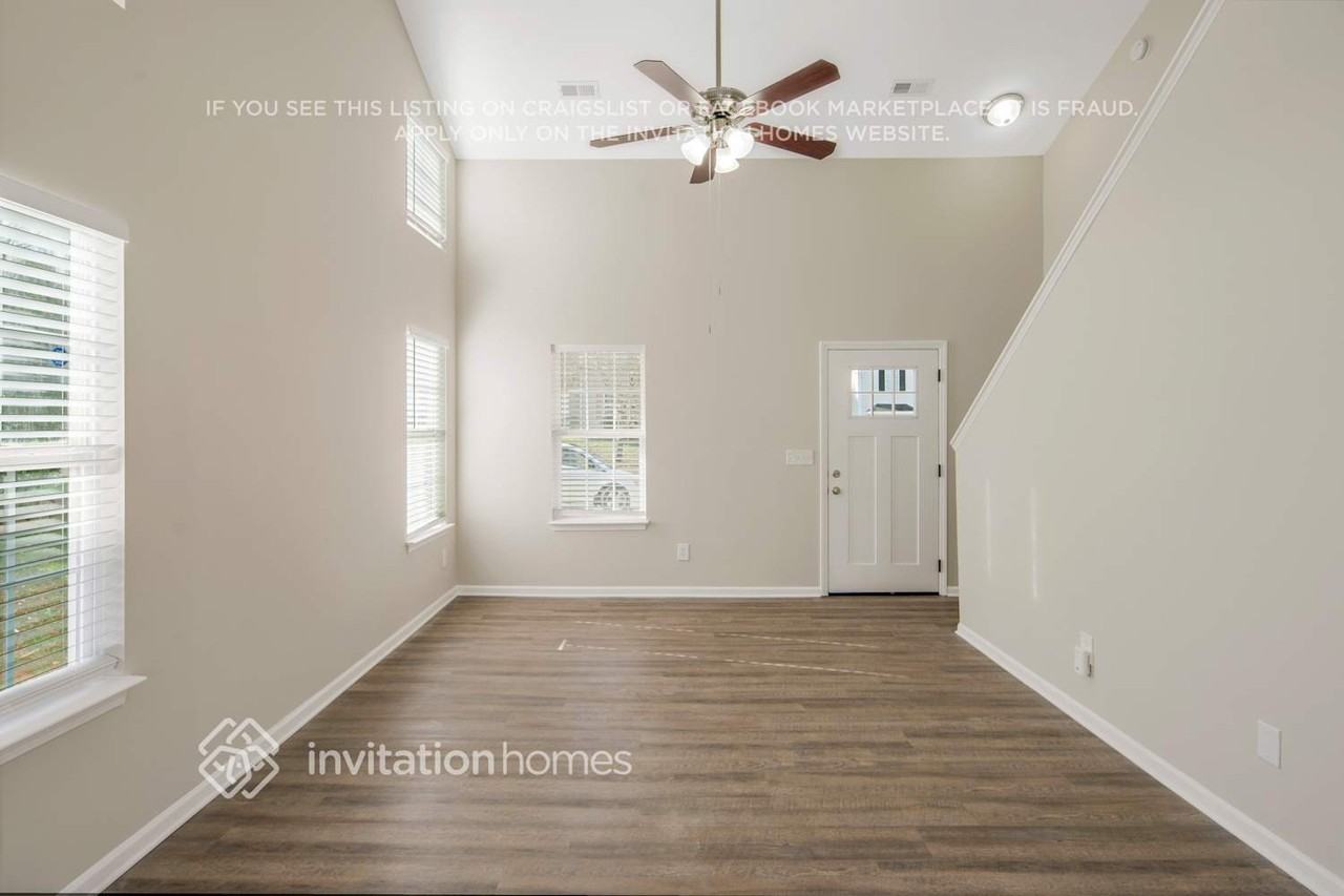 3732 Bullard St - Photo 5 of 30