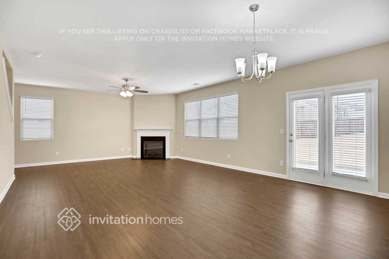 3890 Makeover Ct - Photo 2 of 21