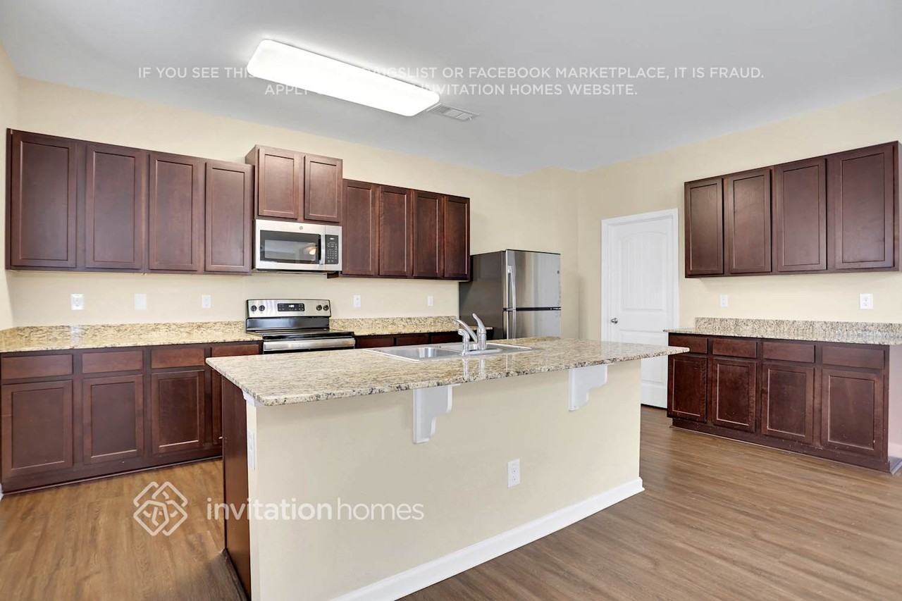 3890 Makeover Ct - Photo 4 of 21