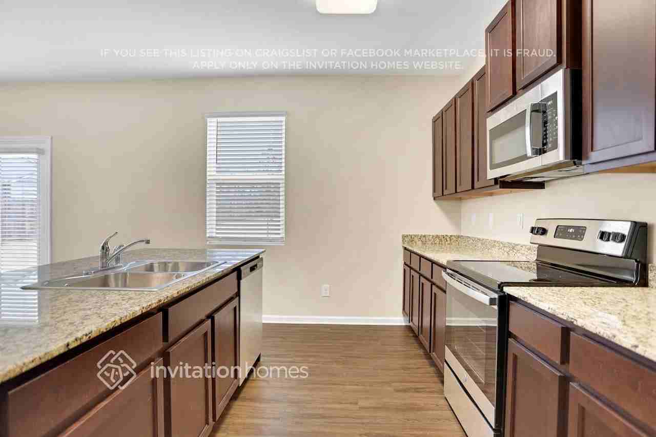 3890 Makeover Ct - Photo 5 of 21