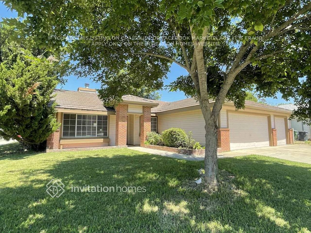239 Sterling Grove Dr - Photo 2 of 20