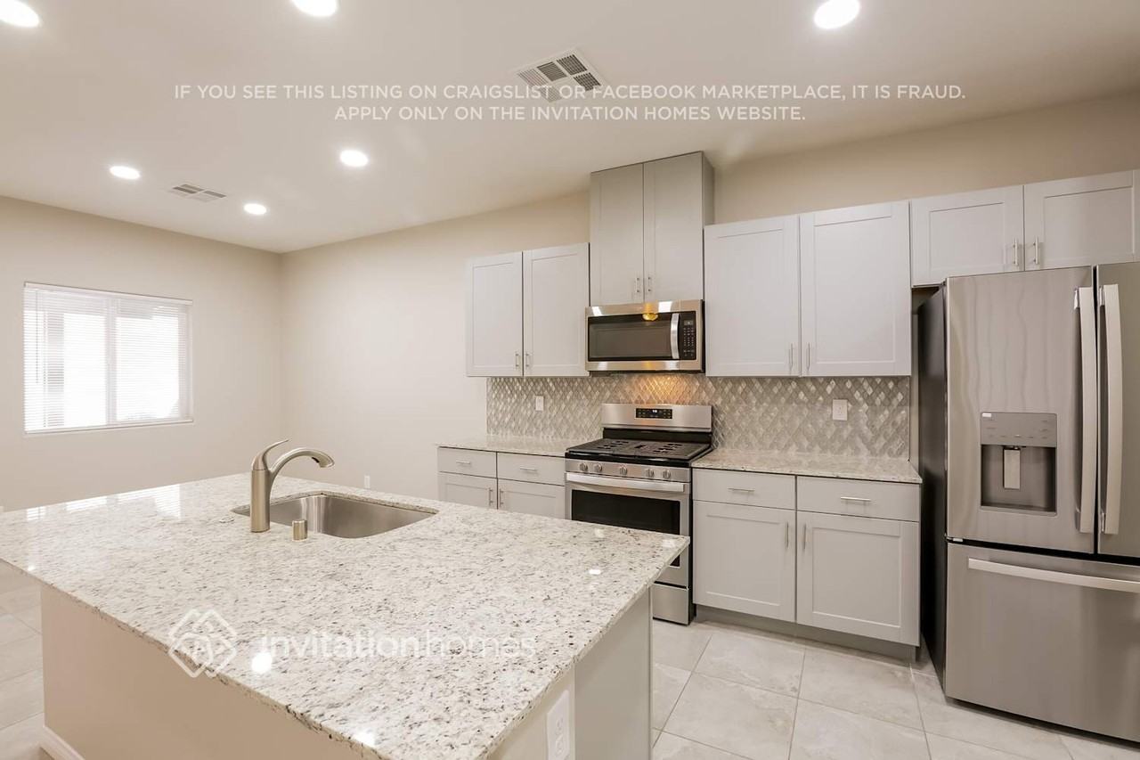 9291 S Park St - Photo 6 of 16