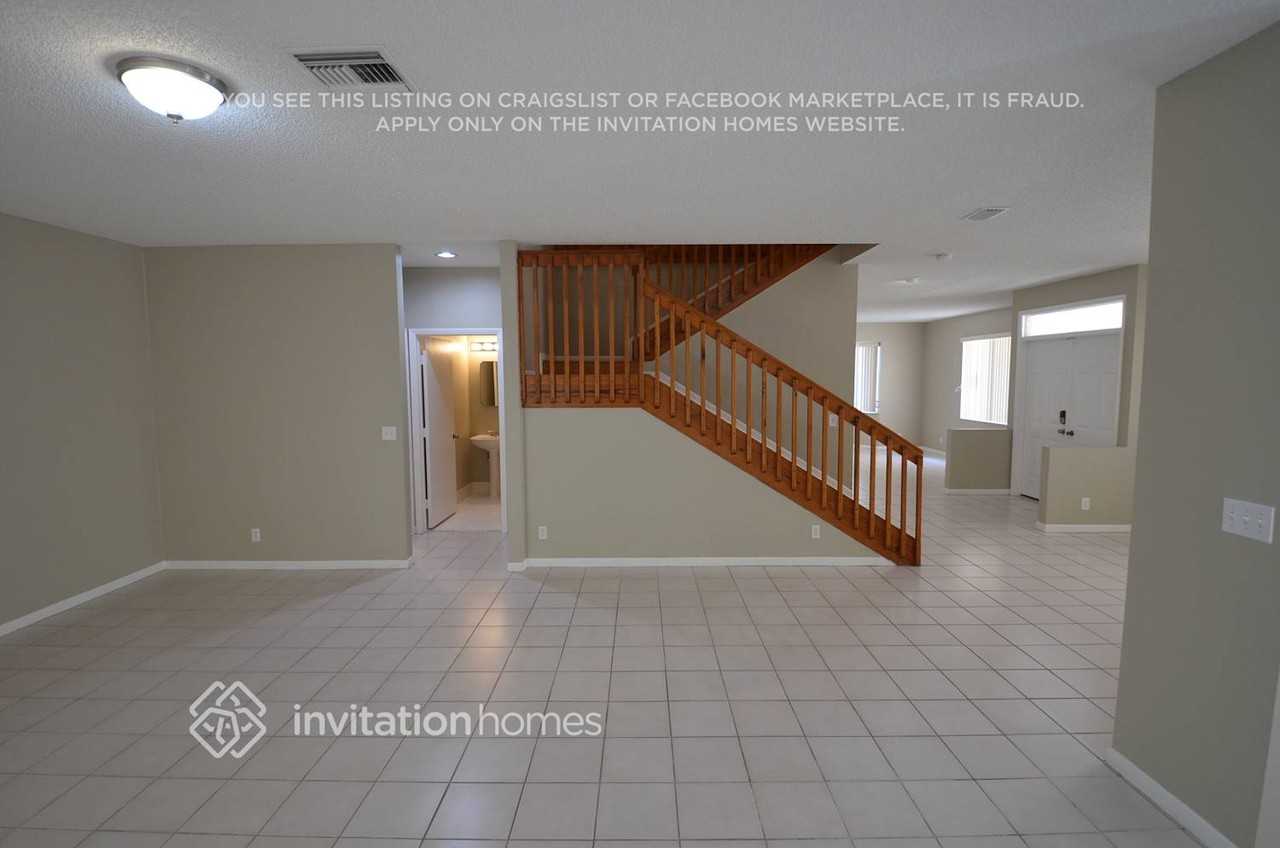 10444 Sunstream Ln - Photo 2 of 16