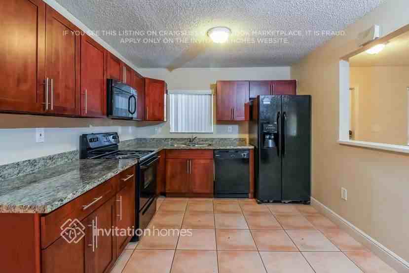 18118 Sw 154th Ct - Photo 7 of 20
