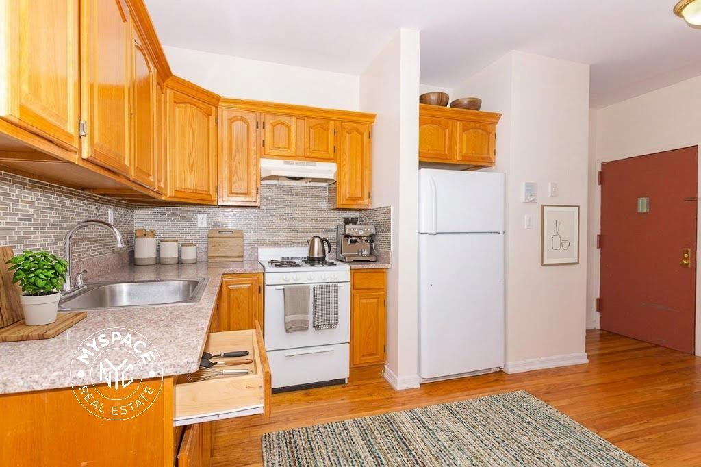 1720 Palmetto St #3R - Photo 3 of 13