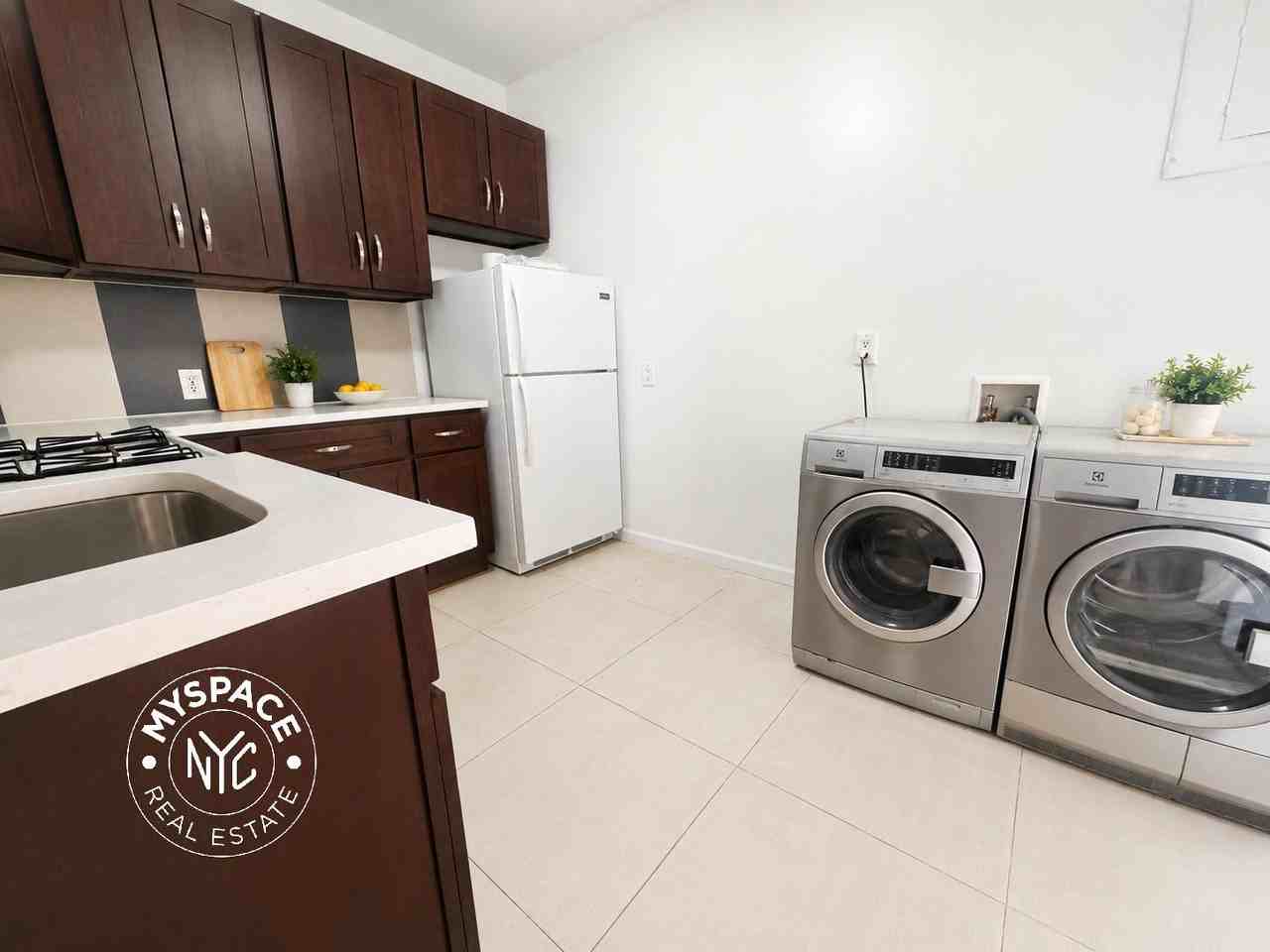 1198 Putnam Ave #1R - Photo 4 of 6