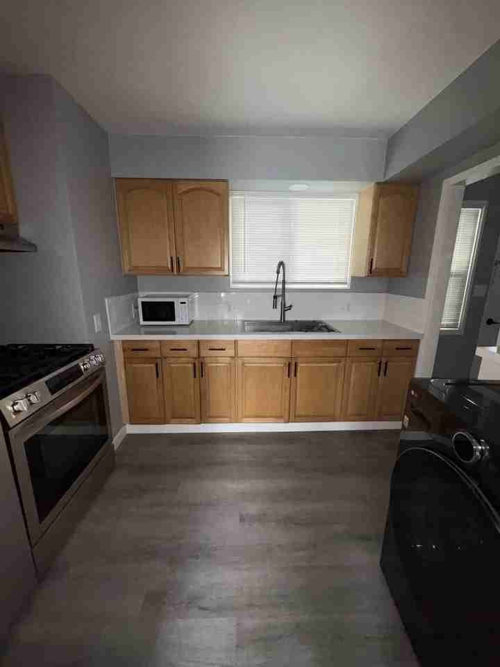 1501 De La Vina - 3 #3 - Photo 3 of 10