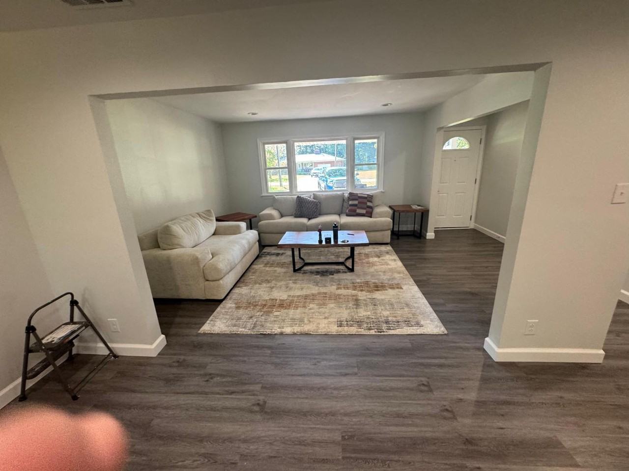 948 Hollywood Dr - Photo 2 of 10
