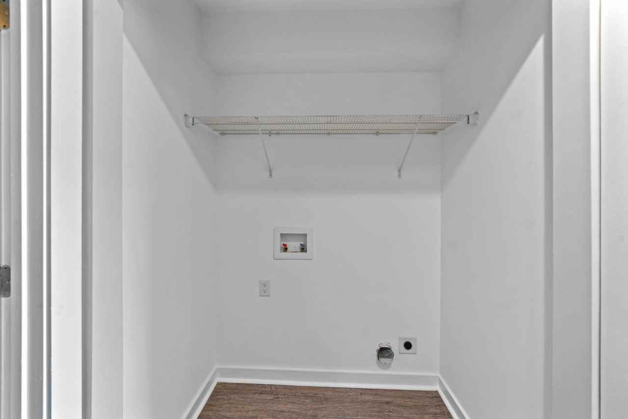 3905 West Vancroft Circle - Photo 6 of 10