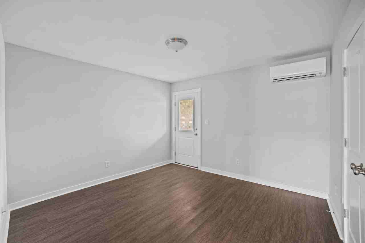 3905 West Vancroft Circle - Photo 7 of 10