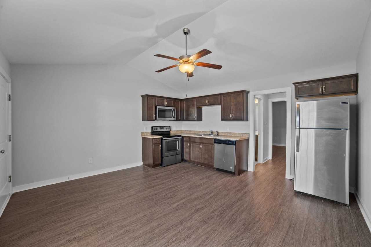 3908 West Vancroft Circle - Photo 2 of 10