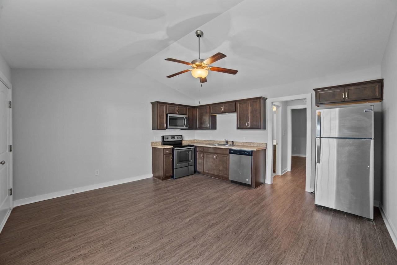 3929 West Vancroft Circle - Photo 3 of 10