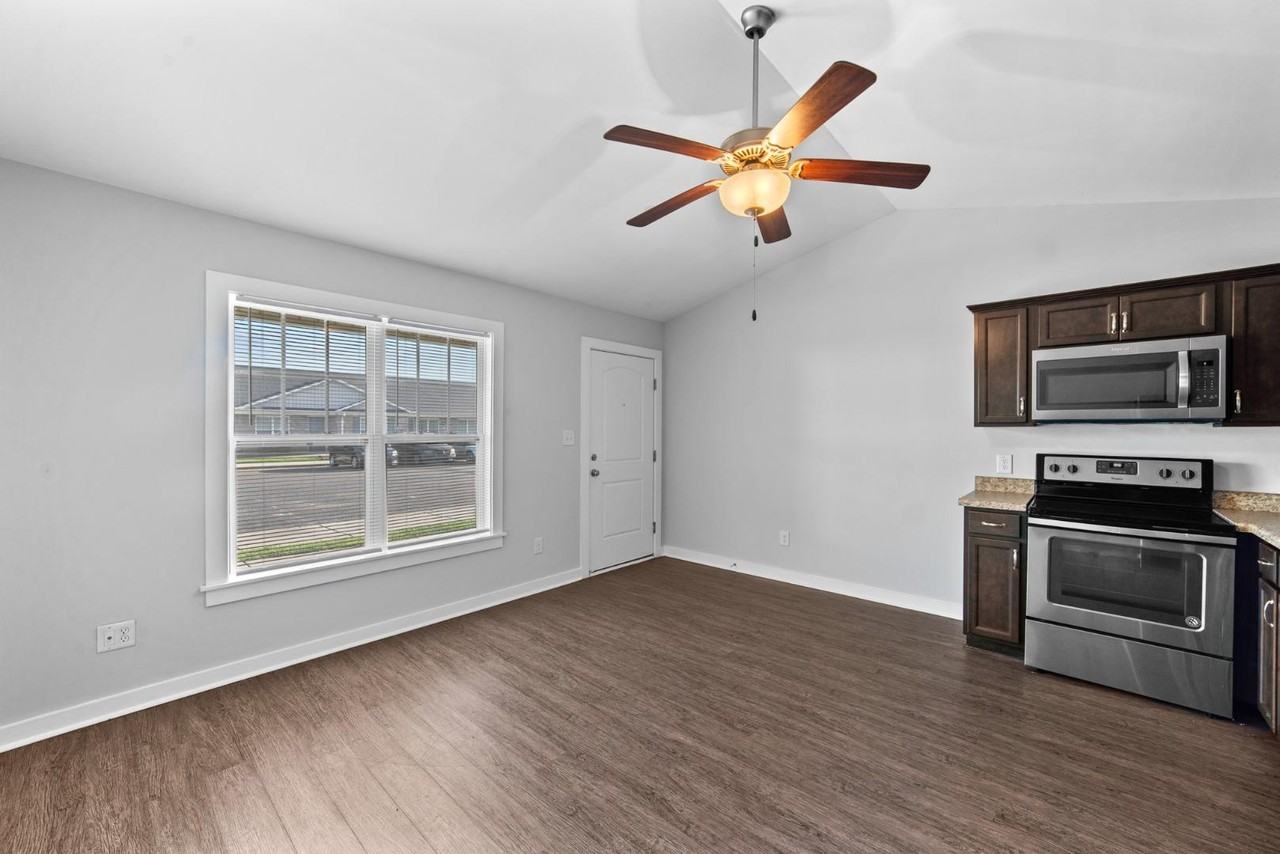 3929 West Vancroft Circle - Photo 4 of 10