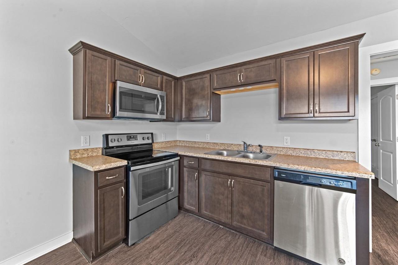 3929 West Vancroft Circle - Photo 5 of 10