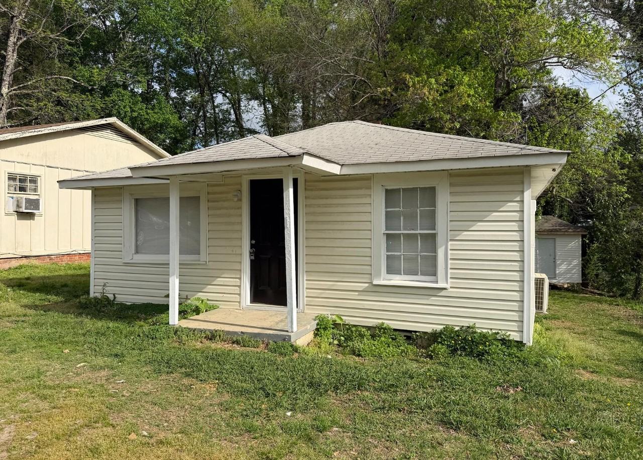 206 Hedgecock Rd - Photo 2 of 15