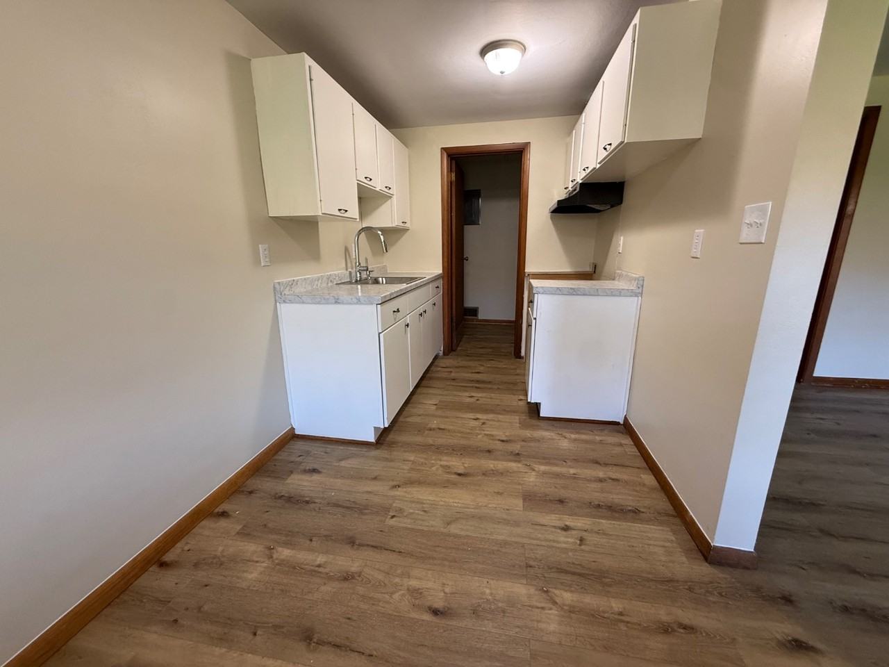 112 S Scott St Apt C - Photo 2 of 7