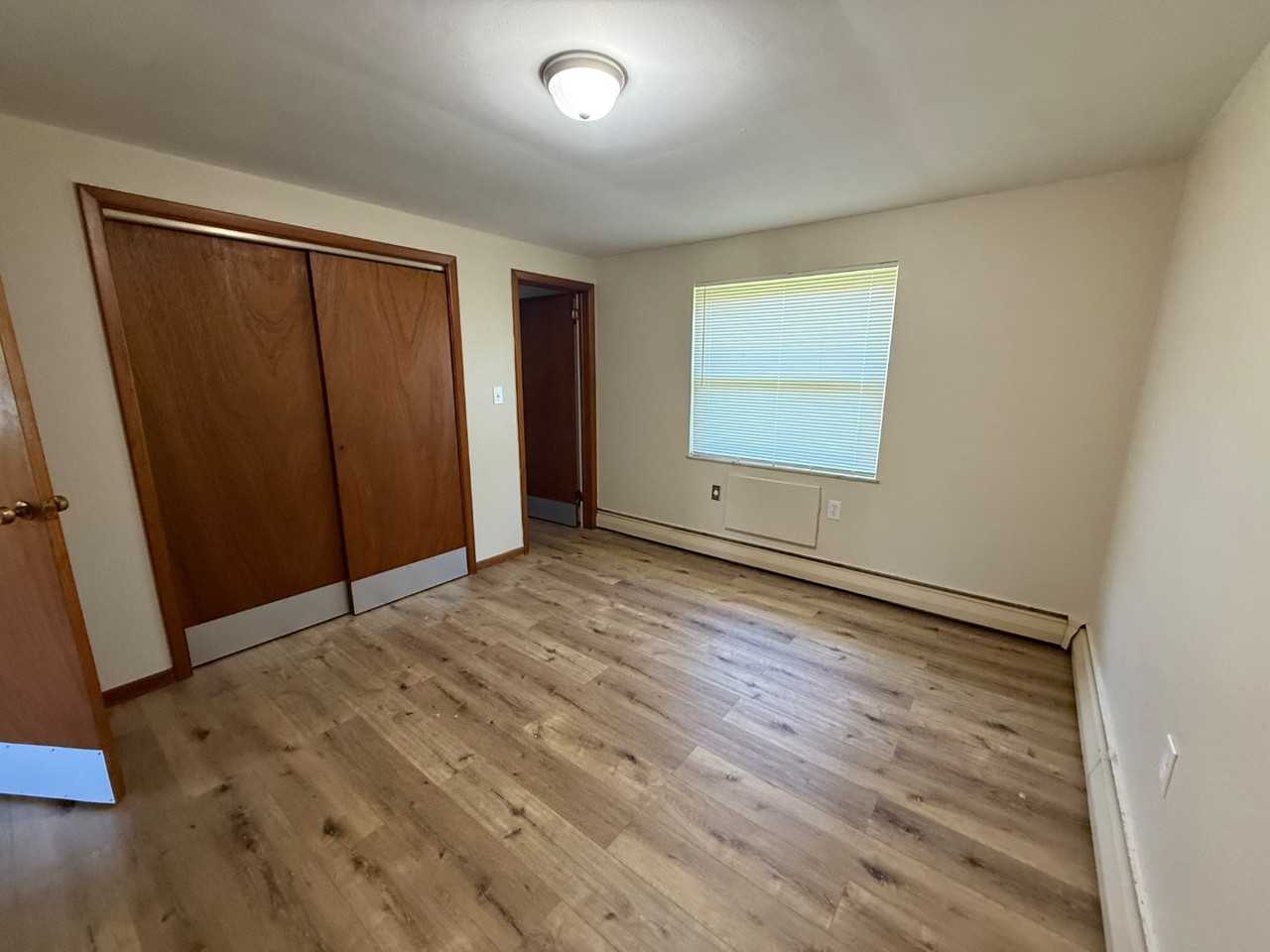 112 S Scott St Apt C - Photo 5 of 7