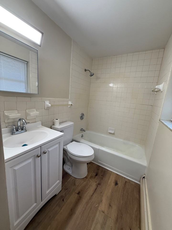 112 S Scott St Apt C - Photo 6 of 7
