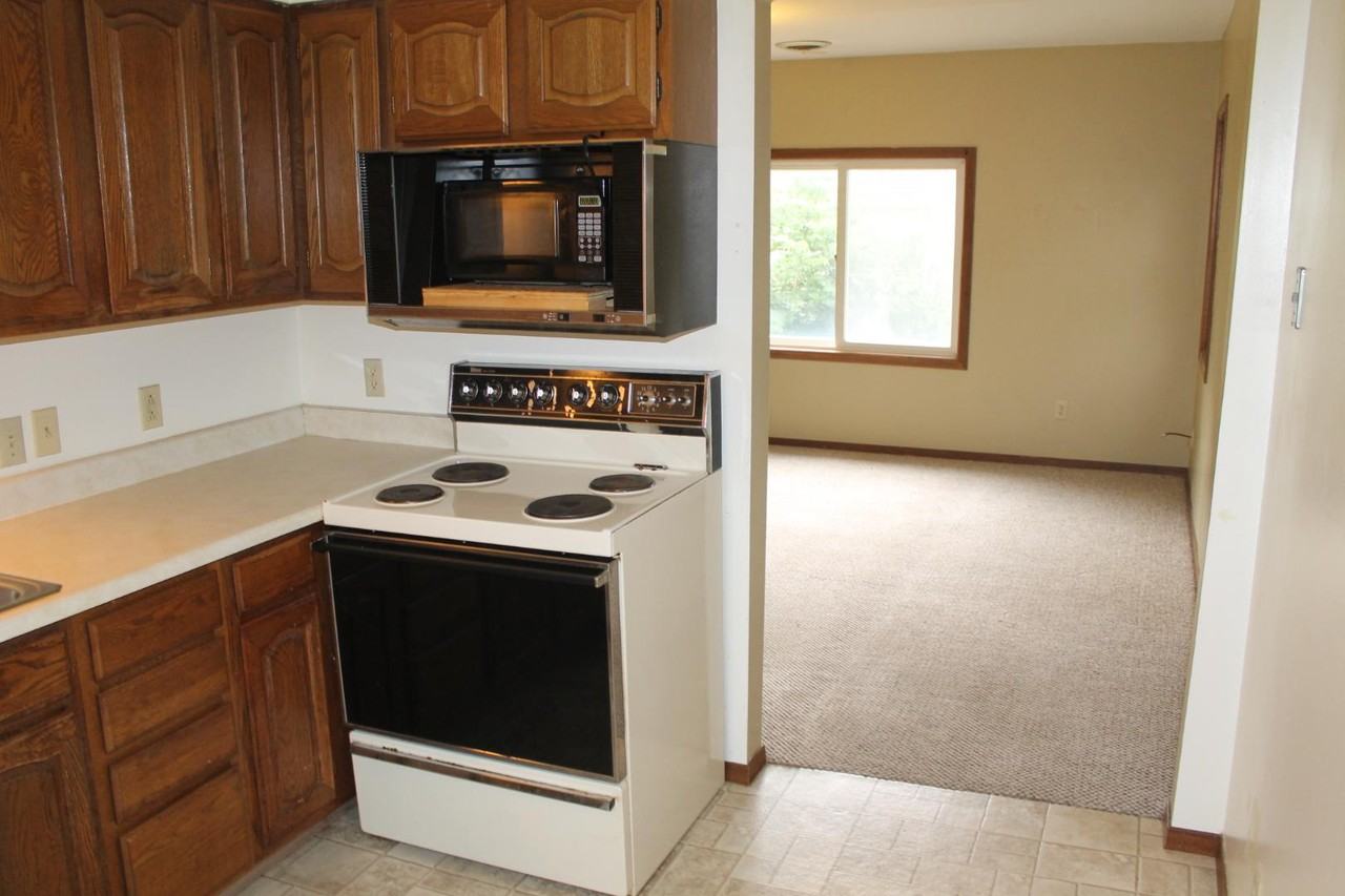412 Cottage Ave - Photo 4 of 11