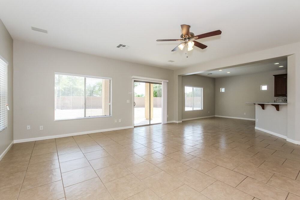 13875 W Mauna Loa Ln - Photo 2 of 14