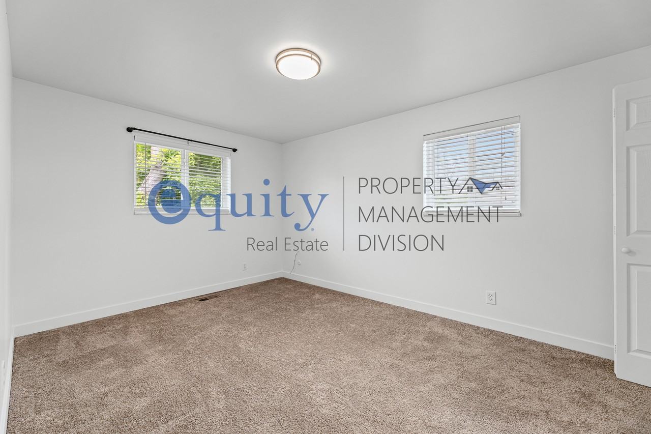 545 Stringham AvenueUnit D #D - Photo 3 of 17