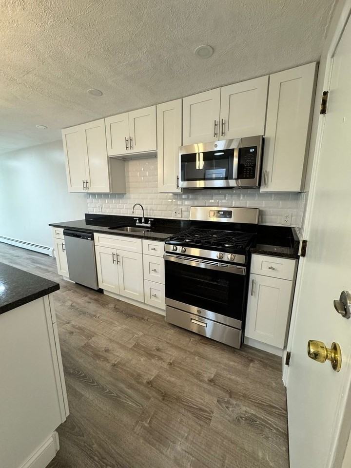 Pondsview Apartments - Photo 3 of 28