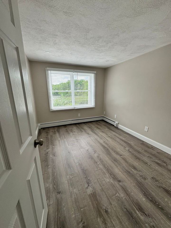 Pondsview Apartments - Photo 6 of 28