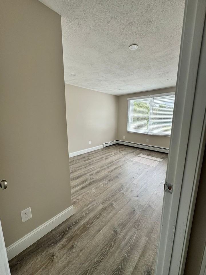 Pondsview Apartments - Photo 7 of 28