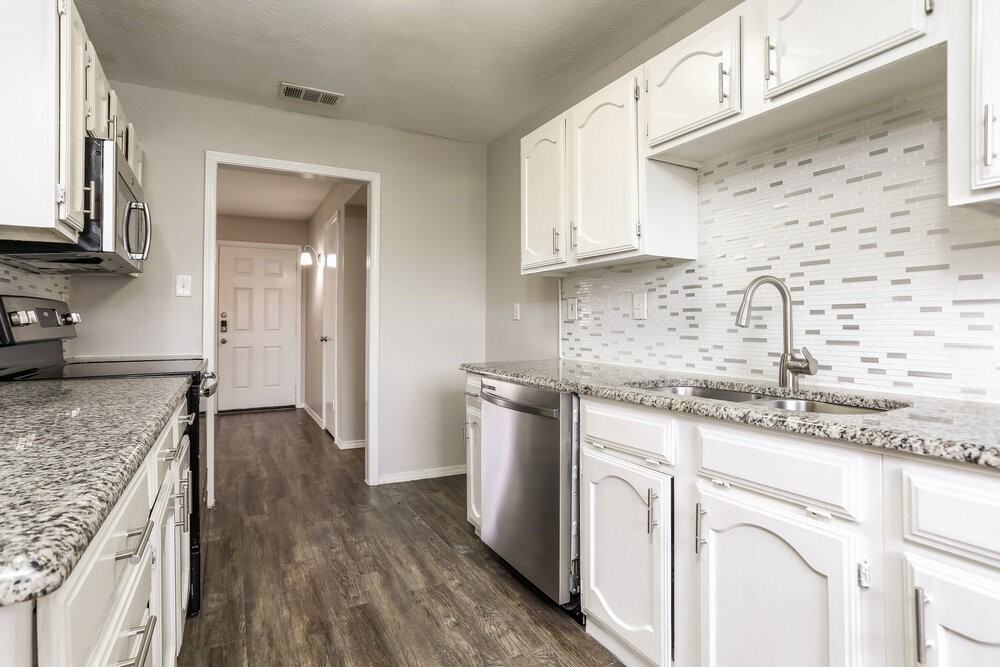 490 Rainier St - Photo 7 of 16