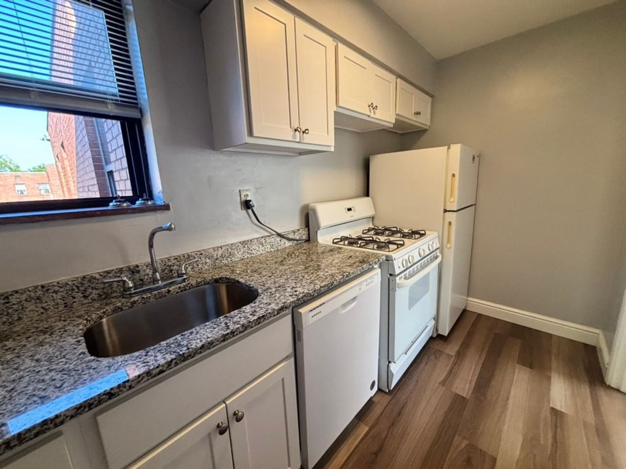 Royal Garden Apartments - Photo 6 of 28