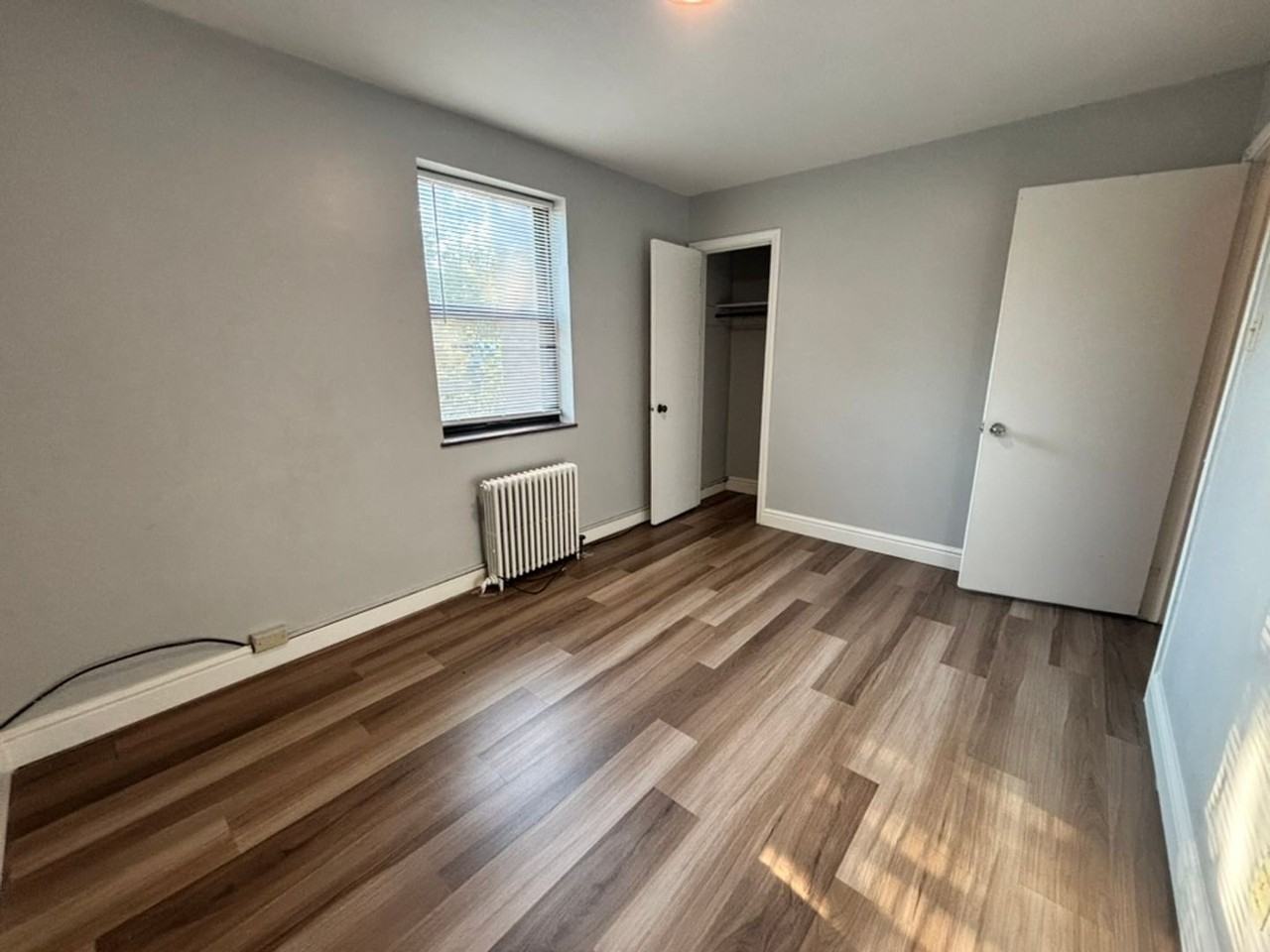 Royal Garden Apartments - Photo 7 of 28