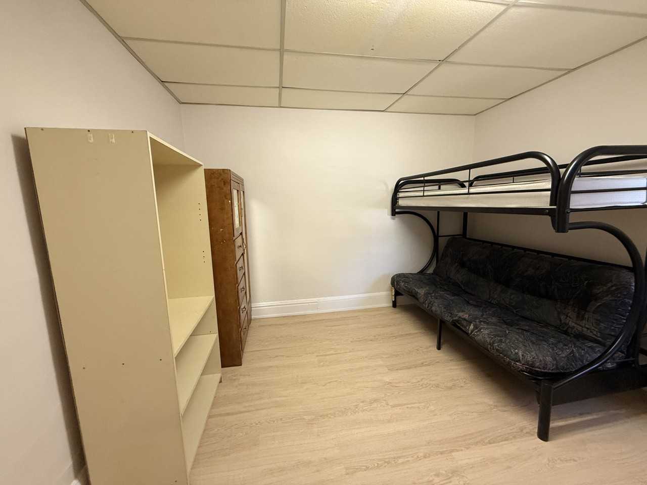481 Shaw St - Photo 2 of 5