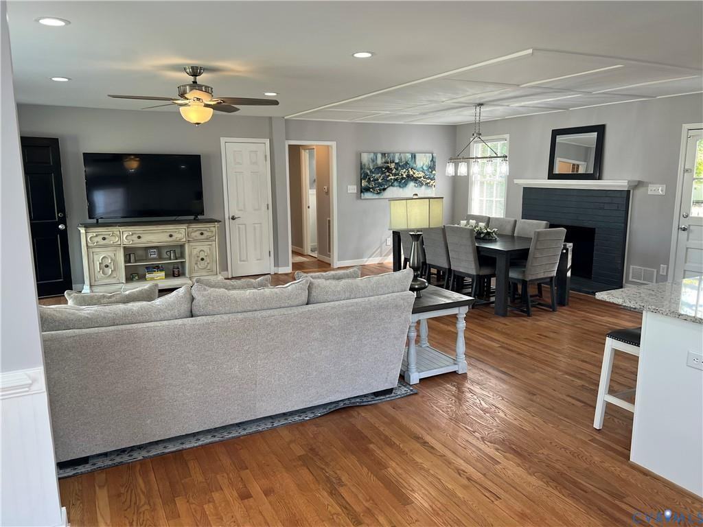 2200 Lauderdale Dr #1 - Photo 4 of 10