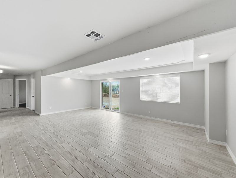 565 Gallagher St #1 - Photo 3 of 34