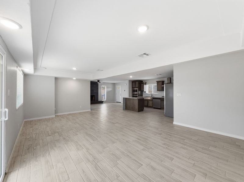 565 Gallagher St #1 - Photo 4 of 34