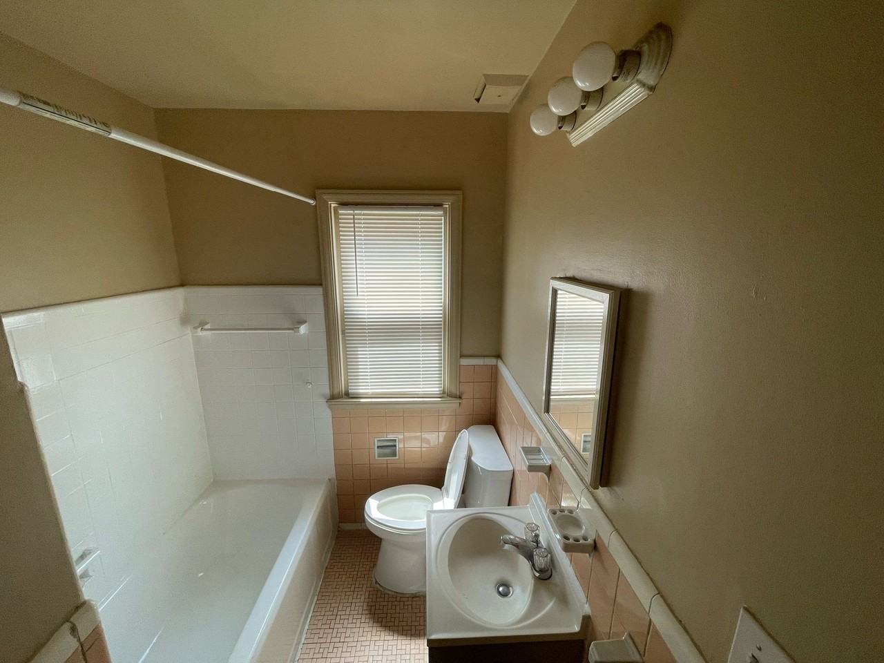 11806 Wilshire Dr #1 - Photo 4 of 9