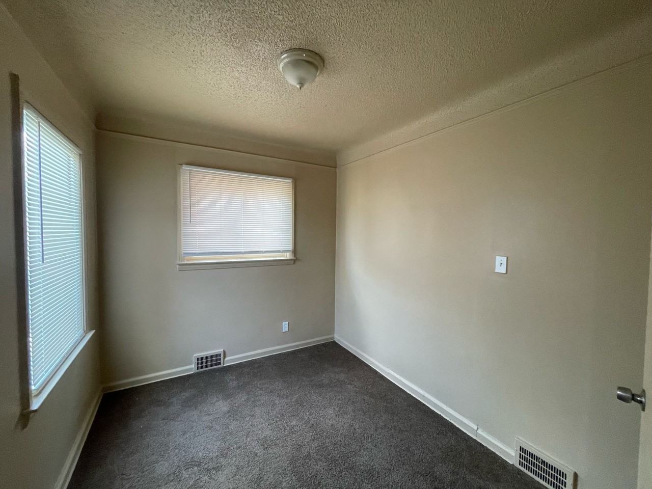 11806 Wilshire Dr #1 - Photo 5 of 9