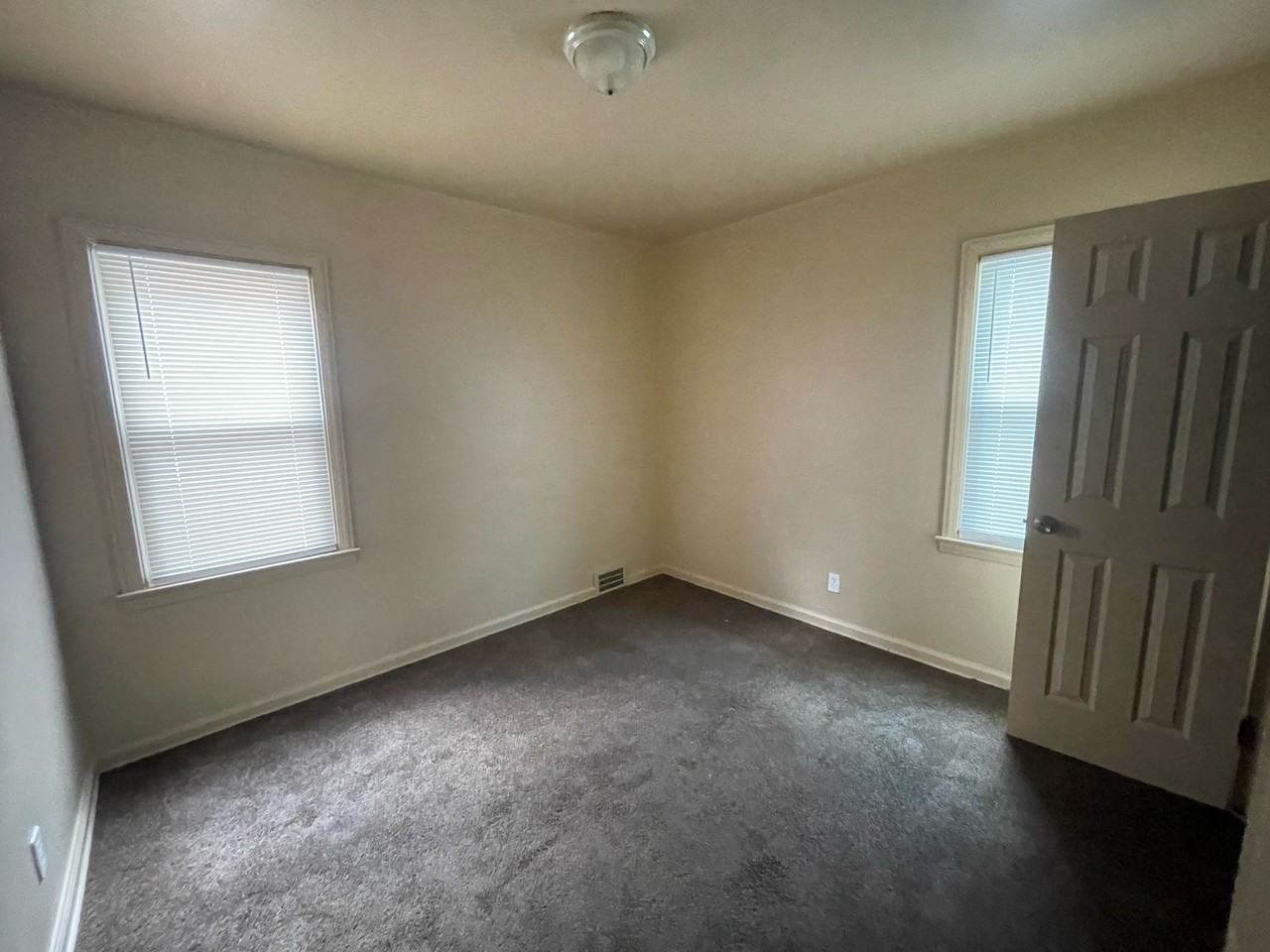 11806 Wilshire Dr #1 - Photo 6 of 9