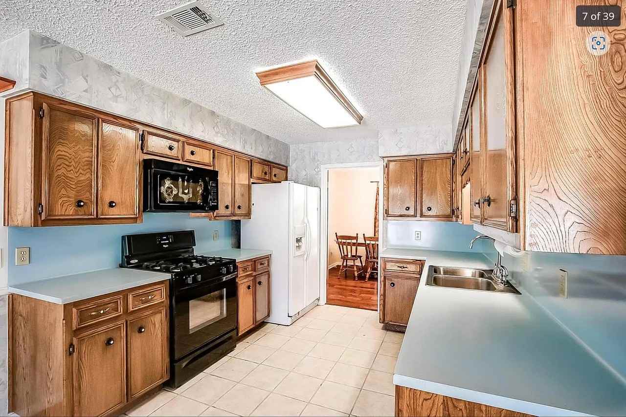 2005 Magic Hill Dr - Photo 4 of 16