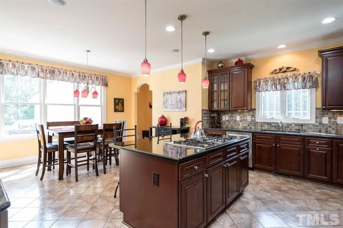 1530 Raven Wood Dr - Photo 5 of 28