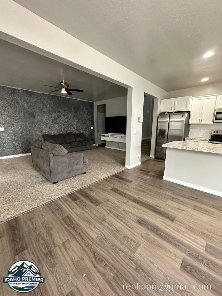 3314 S Glacier Bay Ave #1 - Photo 4 of 19