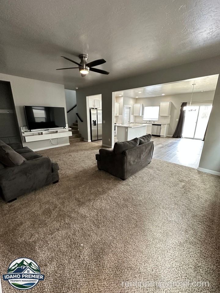 3314 S Glacier Bay Ave #1 - Photo 5 of 19