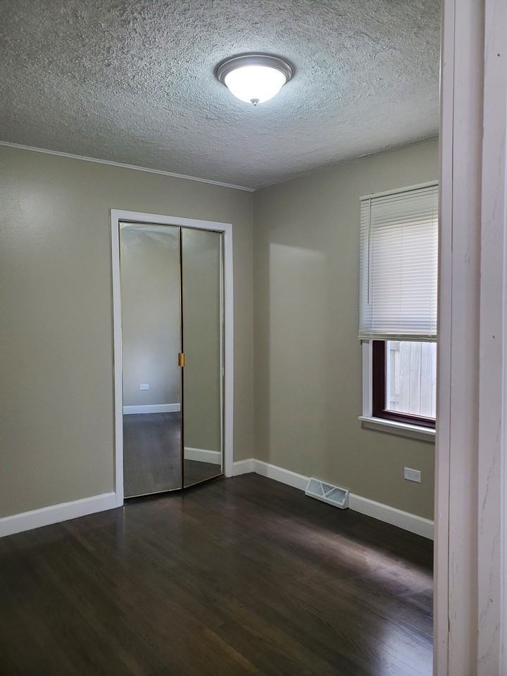 1329 Campbell Avenue - Photo 7 of 12