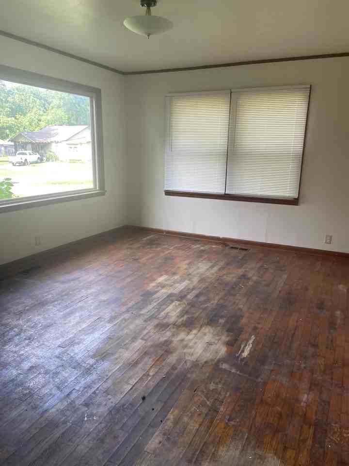 118 Ne 3rd St #1 - Photo 3 of 7