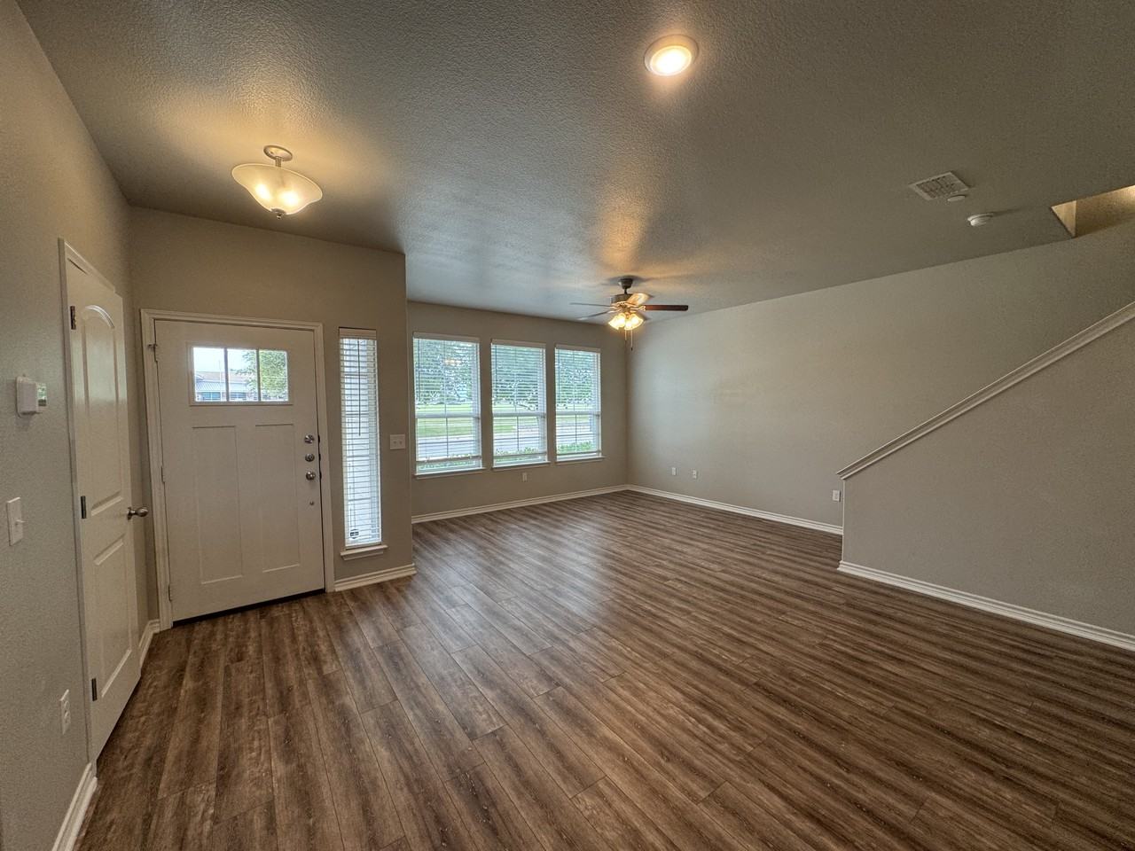 724 Westfield Blvd #724 - Photo 3 of 26