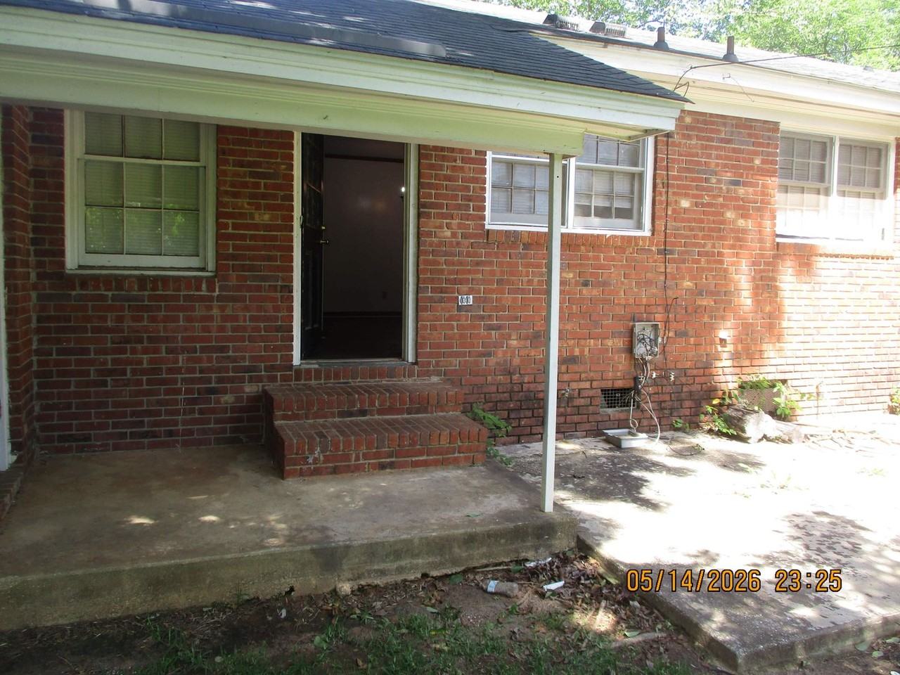 422 Kingswood Dr Apt A - Photo 2 of 11