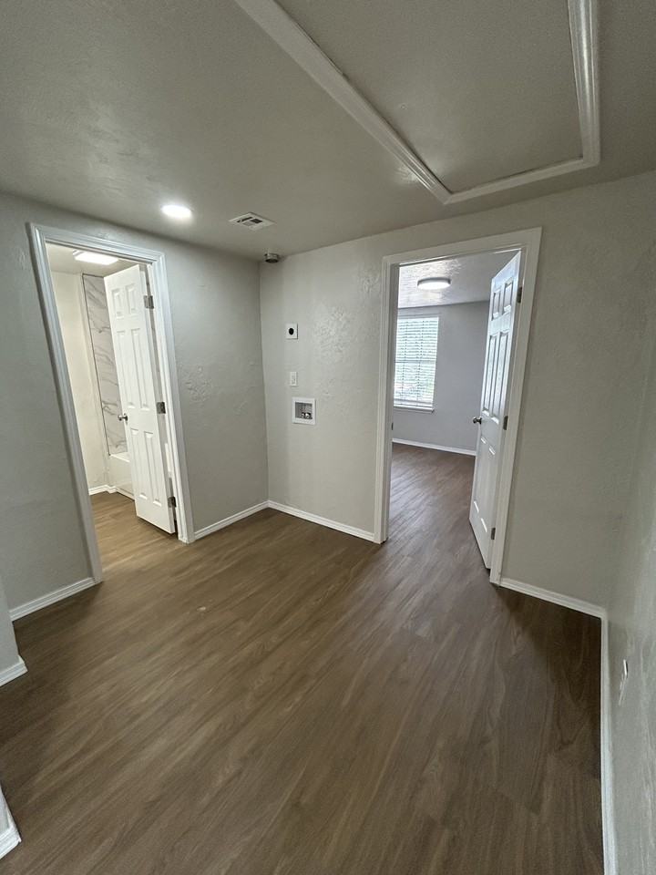 711 1/2 W Hill St #1 - Photo 7 of 12