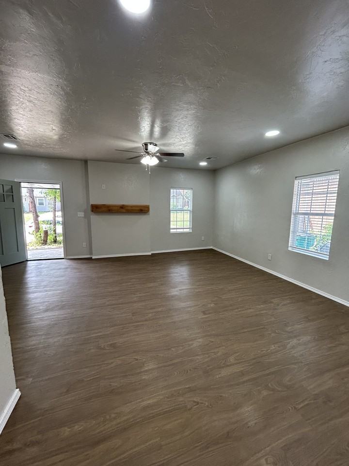 711 W Hill St #1 - Photo 4 of 14