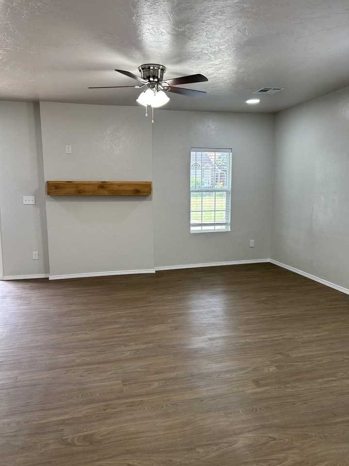 711 W Hill St #1 - Photo 5 of 14