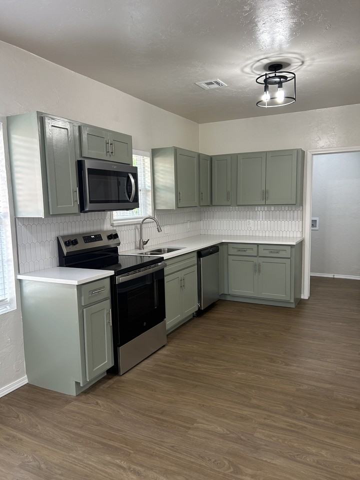 711 W Hill St #1 - Photo 6 of 14